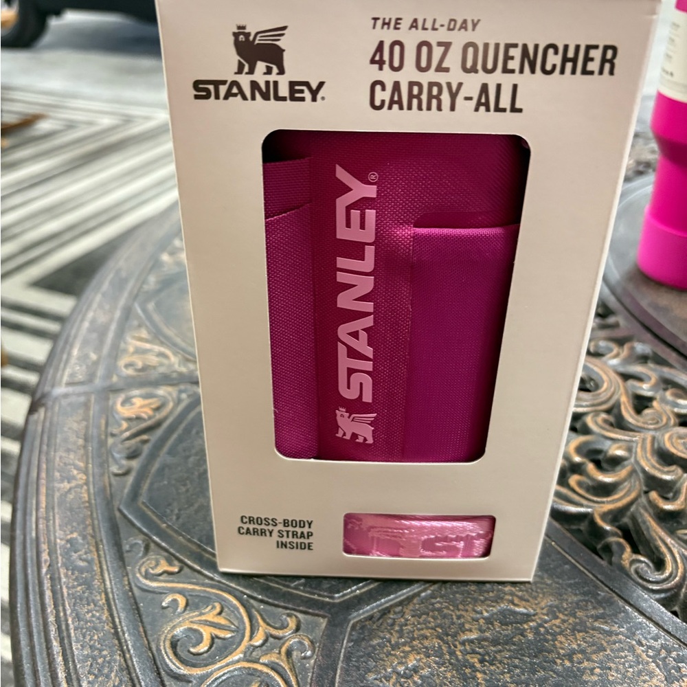 Stanley Carl a mug for 40 oz mugs. This dark pink carrier and light pink strap.